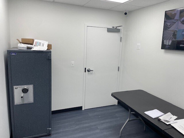 More Photos Of 29721 Michigan, Inkster General Retail For Sale