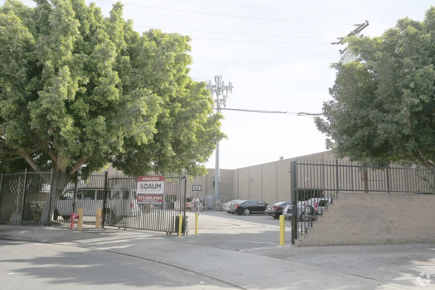 More Photos Of 2202 E Anderson St, Vernon Manufacturing For Sale