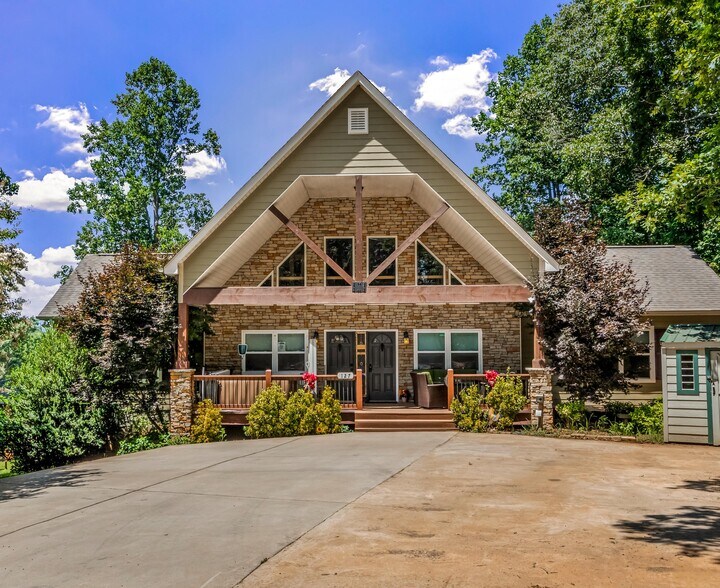 More Photos Of 127 Deer Hill Ln, Weaverville Specialty For Sale