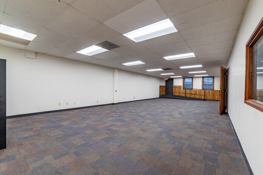 More Photos Of 2700 S Saint Peters Pky, Saint Peters Bank For Sale