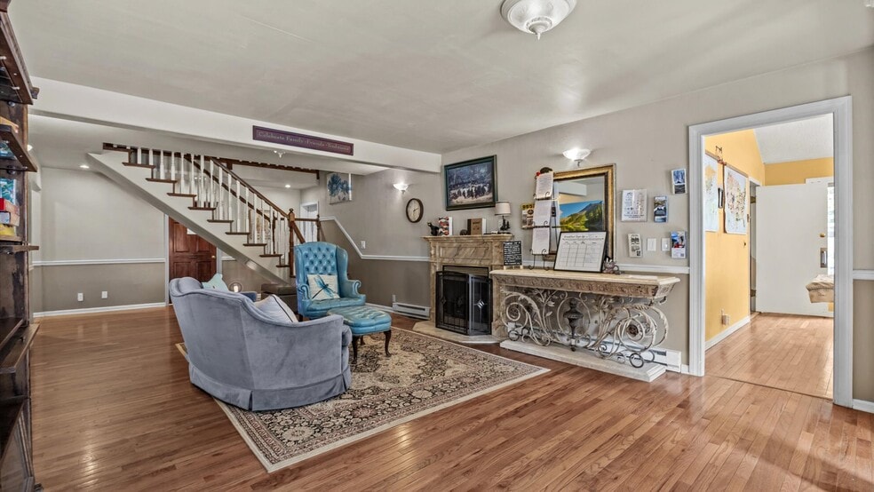 More Photos Of 118 6TH Ave, Ouray Hotel For Sale