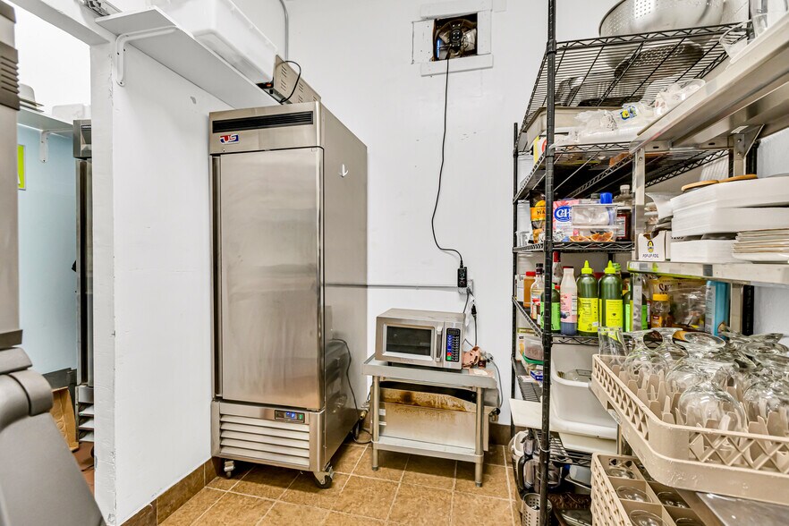 More Photos Of 1011 Del Paso Blvd, Sacramento Restaurant For Sale