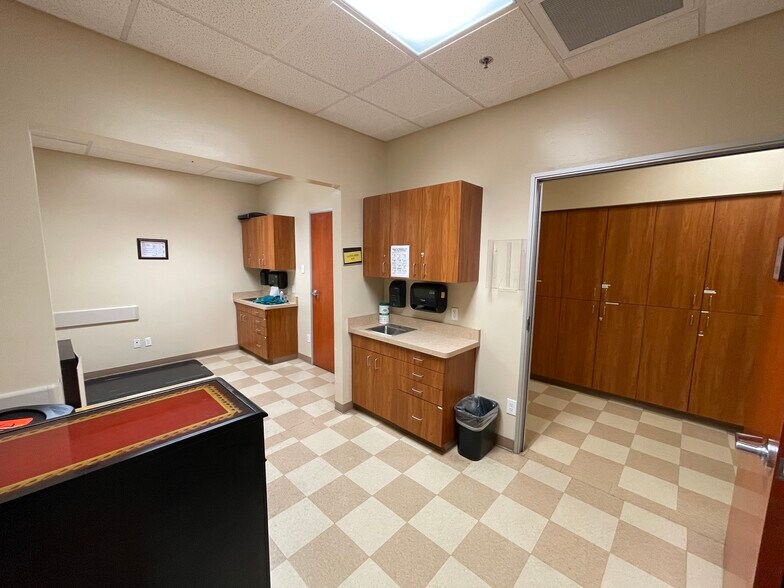 More Photos Of 9900 Stockdale Hwy, Bakersfield Medical For Lease