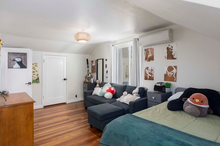 More Photos Of 18248 Redwood Hwy, Selma Apartments For Sale