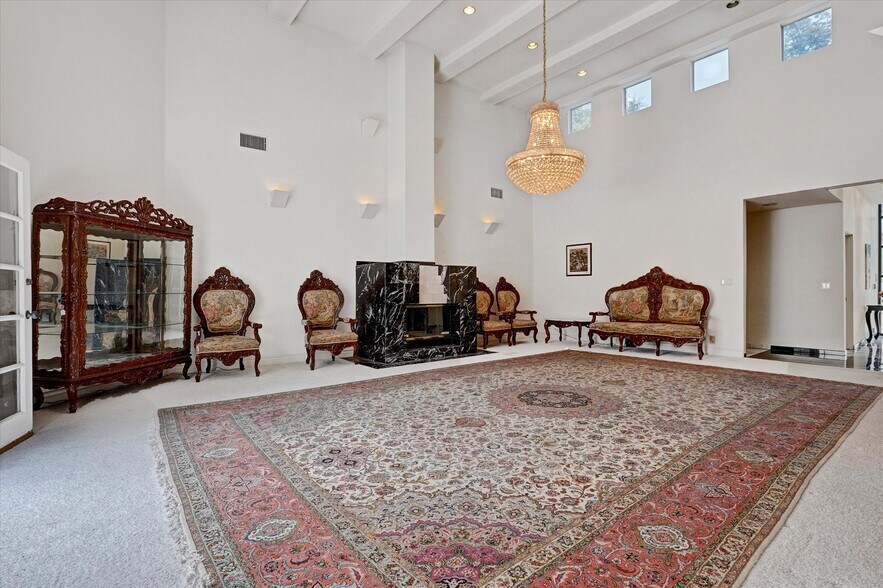 More Photos Of 4623 Hayvenhurst Ave, Encino Apartments For Sale