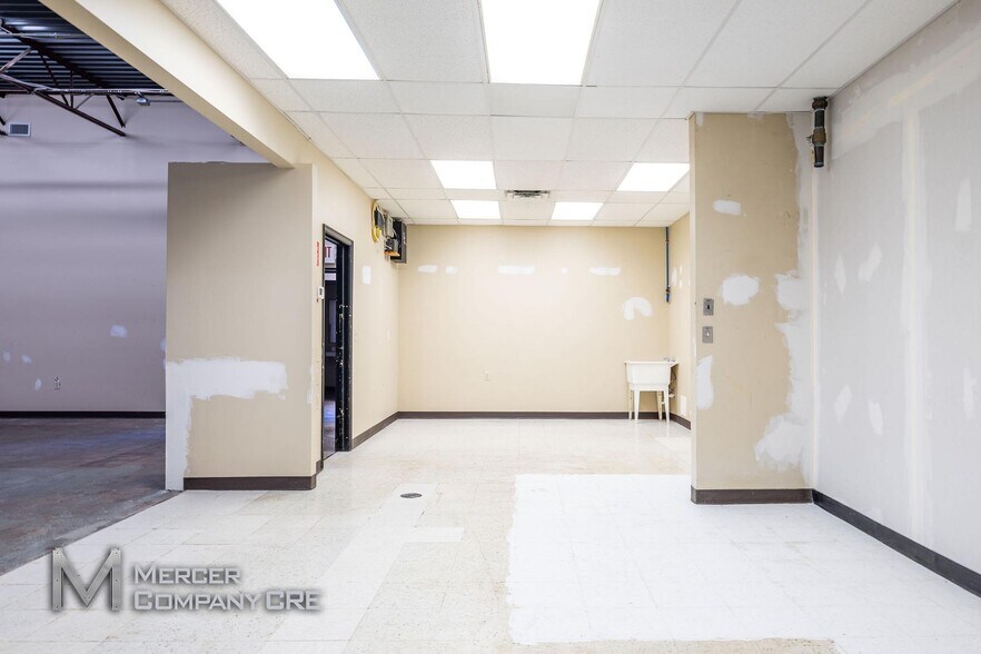 More Photos Of 3613-3621 S Moulton Dr, Oklahoma City Service For Lease