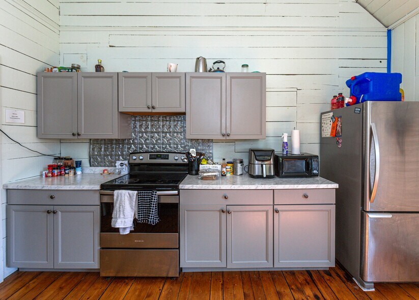 More Photos Of 1276 Surry Rd, Surry Freestanding For Sale