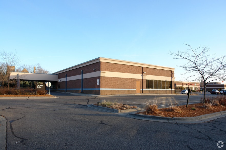 More Photos Of 1010-1030 W Broadway Ave, Minneapolis General Retail For Lease