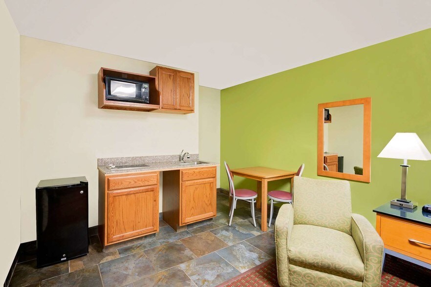 More Photos Of 3040 5th Ave S, Fort Dodge Hotel For Sale