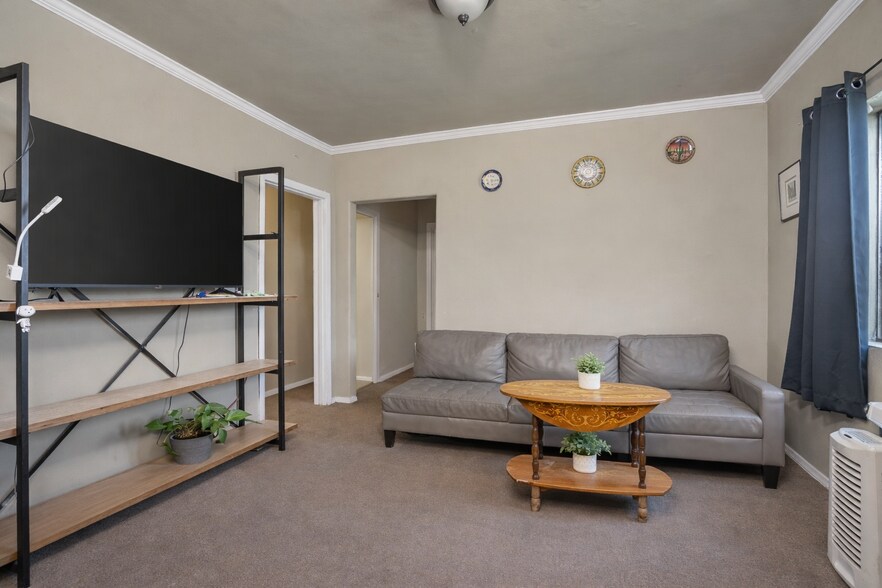 More Photos Of 1543 W 22nd Pl, Los Angeles Multifamily For Sale