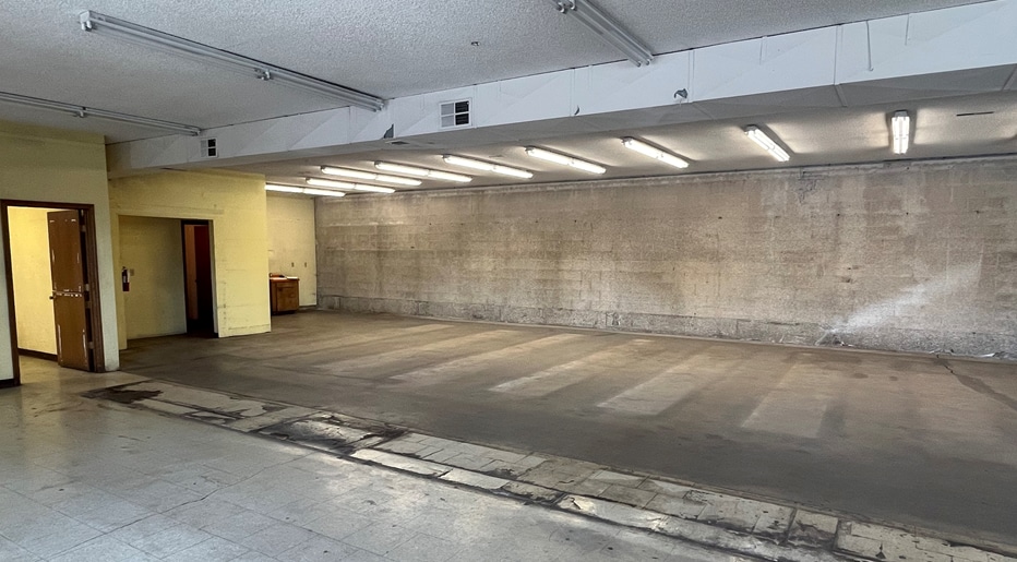 More Photos Of 235 SW Oak St, Hillsboro Auto Repair For Sale