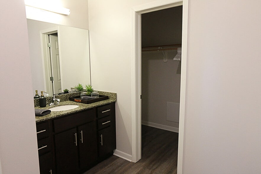 More Photos Of 1015 N 16th St, Omaha Apartments For Sale