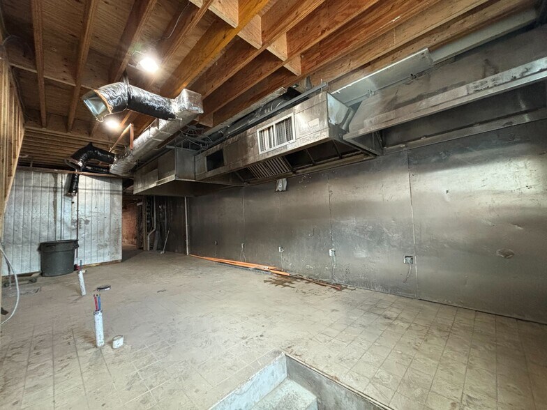 More Photos Of 531 8th St SE, Washington Restaurant For Lease