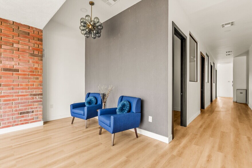 More Photos Of 17826 Chatsworth St, Granada Hills Storefront For Sale