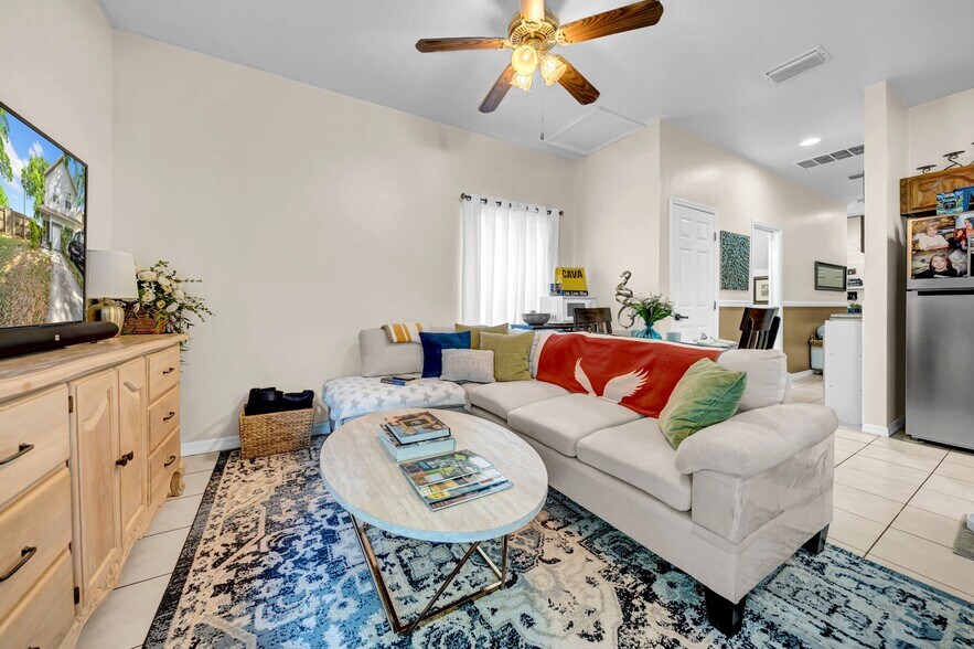 More Photos Of 5001 Beechcraft Way, Seffner Apartments For Sale