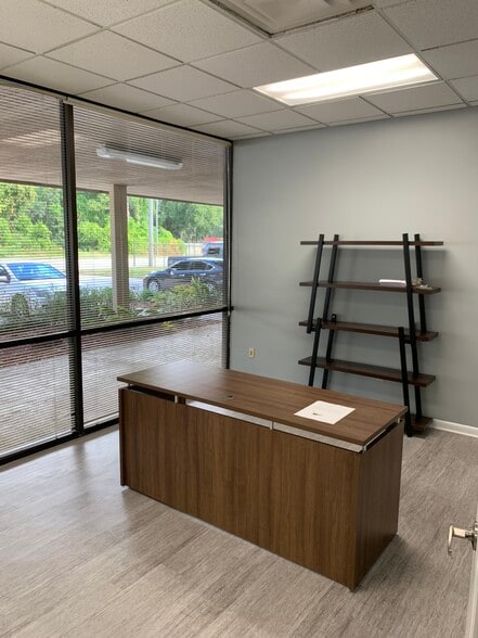 More Photos Of 5610 Fort Caroline Rd, Jacksonville Medical For Lease