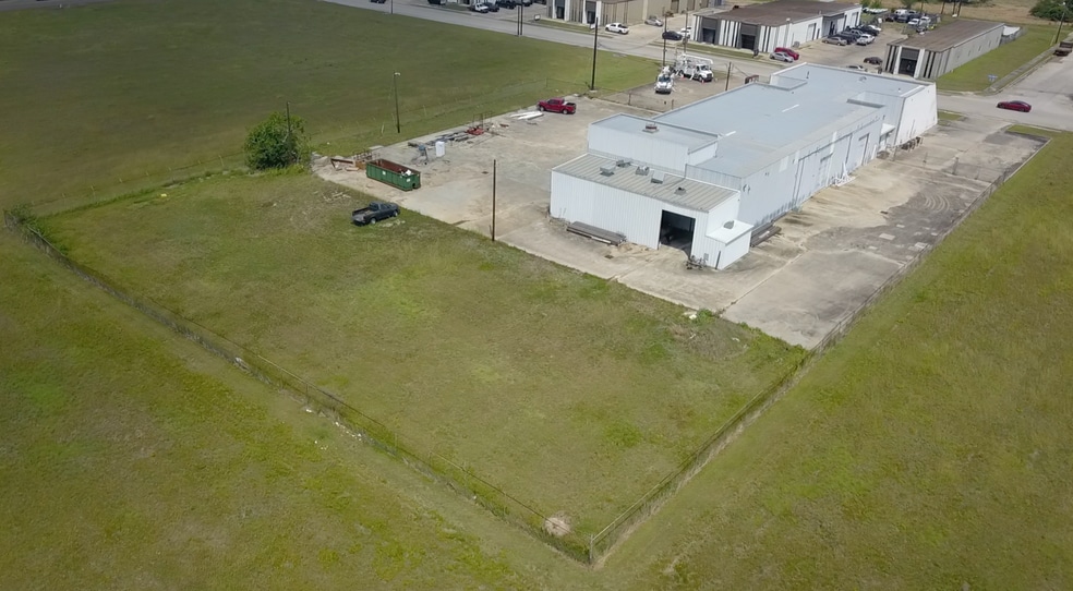 More Photos Of 3701 E Rio Grande St, Victoria Industrial For Sale