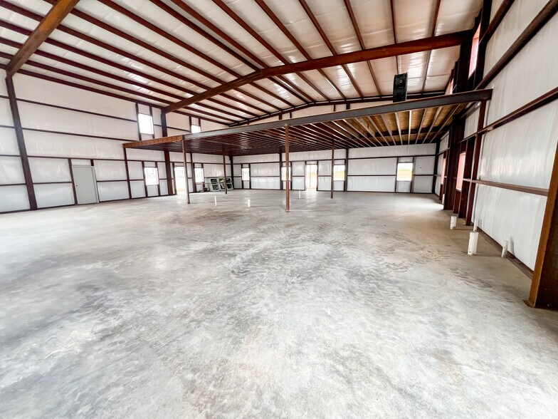 More Photos Of 4601 E County Road 128, Midland Warehouse For Lease