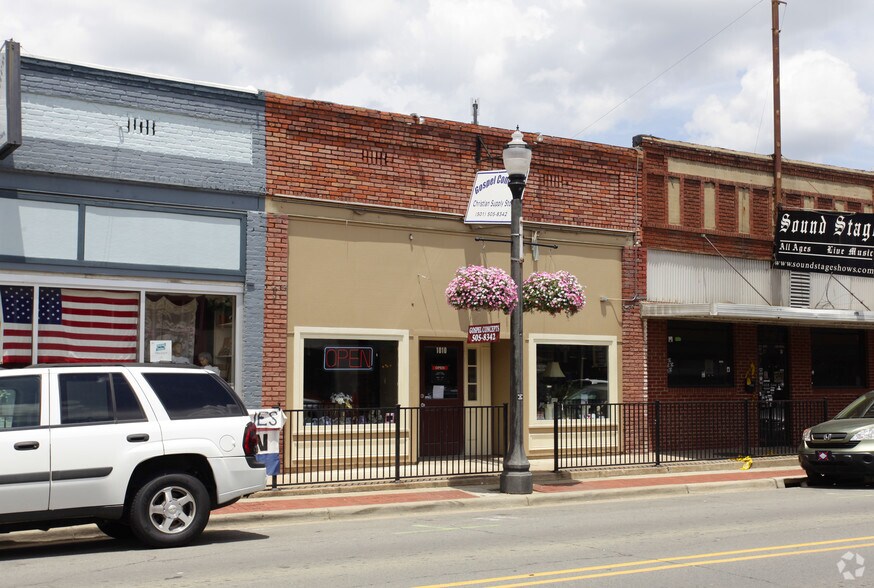 More Photos Of 1010 Oak St, Conway Storefront For Lease