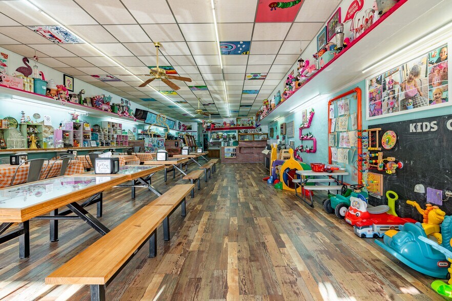 More Photos Of 105 N Main St, Hallettsville Restaurant For Sale