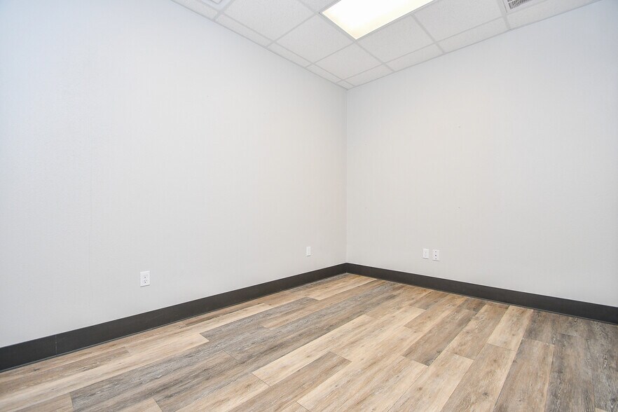 More Photos Of 21621 Rhodes Rd, Spring Warehouse For Lease