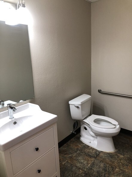 More Photos Of 6256 34th Ave NW, Rochester Warehouse For Lease