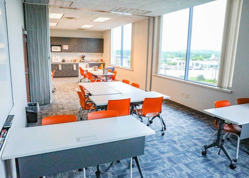 More Photos Of 1605 Heritage Dr, Northfield Office For Lease