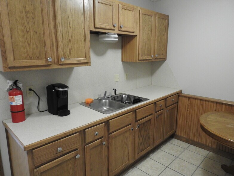 More Photos Of 1620 Enterprise Ave, Springfield Office For Lease