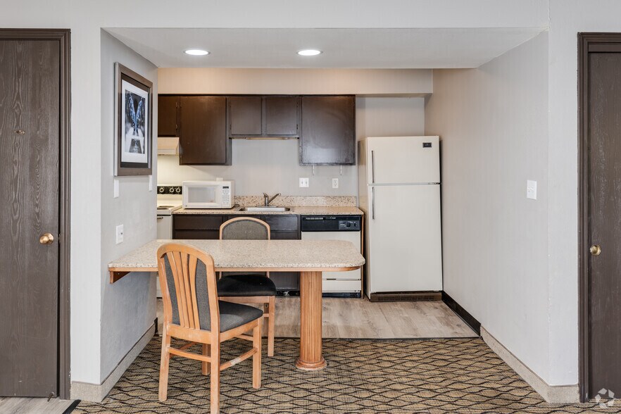 More Photos Of 4919 Lima Rd, Fort Wayne Hotel For Sale