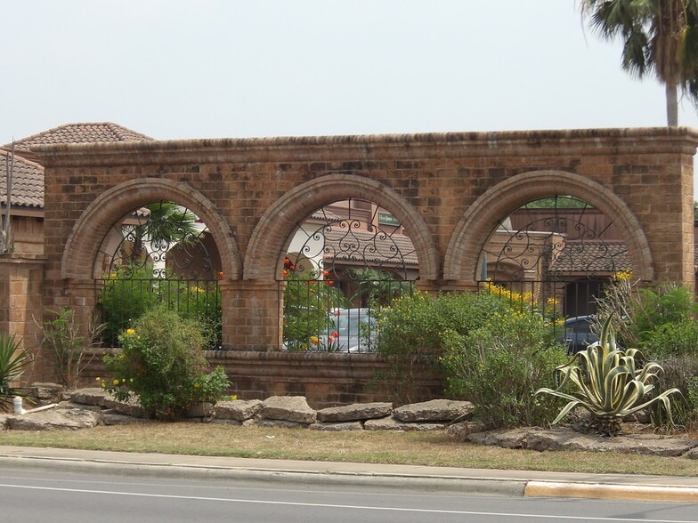 More Photos Of 1906 E Tyler Ave, Harlingen Loft Creative Space For Sale