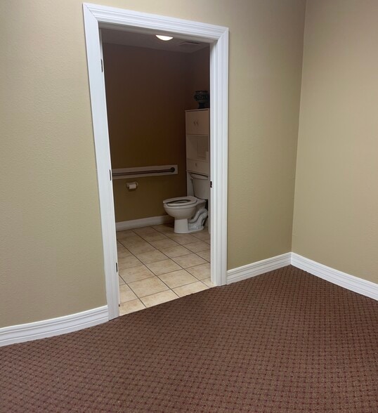 More Photos Of 6105 Deltona Blvd, Spring Hill Medical For Lease