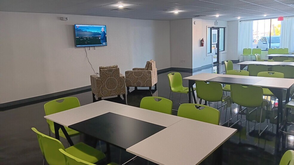 More Photos Of 19 N 6th St, Haines City Storefront For Lease