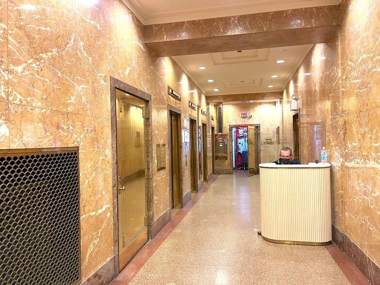 More Photos Of 11 Hanover Sq, New York Office For Lease