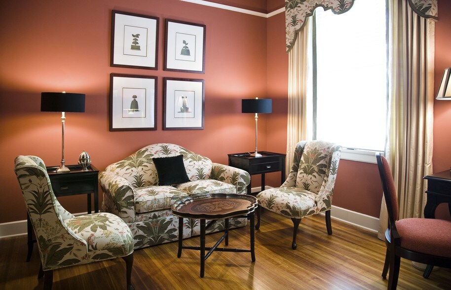 More Photos Of 204 N Buchanan Blvd, Durham Hotel For Sale