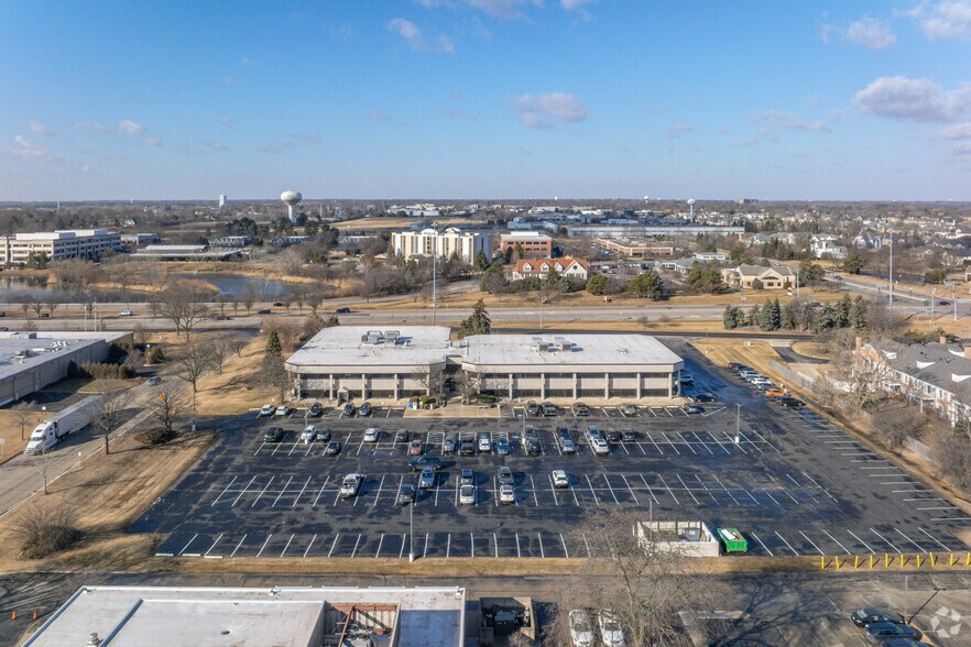 More Photos Of 100 Tower Dr, Burr Ridge Medical For Lease