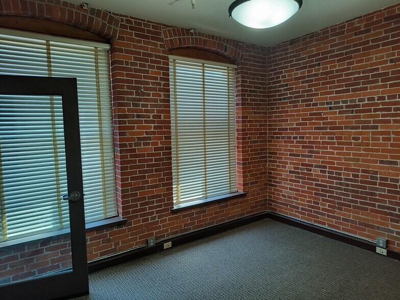 More Photos Of 170 S Lincoln St, Spokane Loft Creative Space For Lease