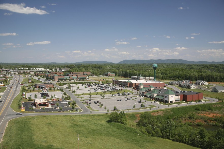 More Photos Of 95 Westlake Rd, Hardy Unknown For Lease