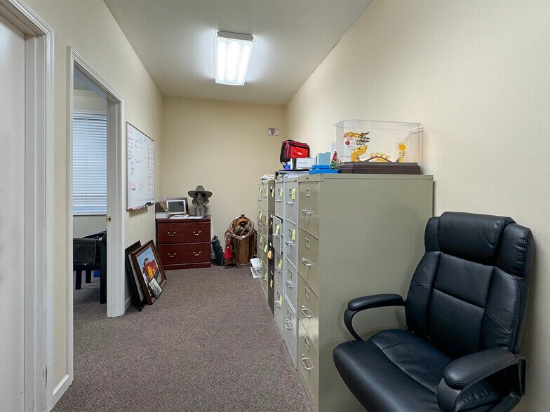 More Photos Of 542-544 N 5th Ave, Sequim Medical For Sale