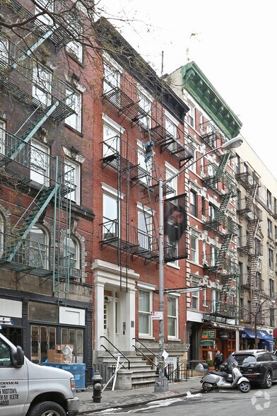 Primary Photo Of 228 Thompson St, New York Apartments For Lease