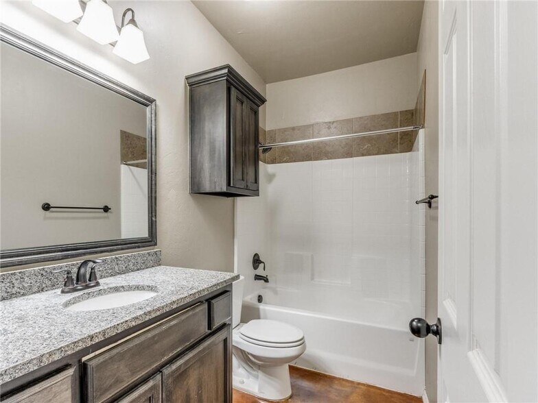 More Photos Of 810 Aspen Dr, Kingfisher Apartments For Sale