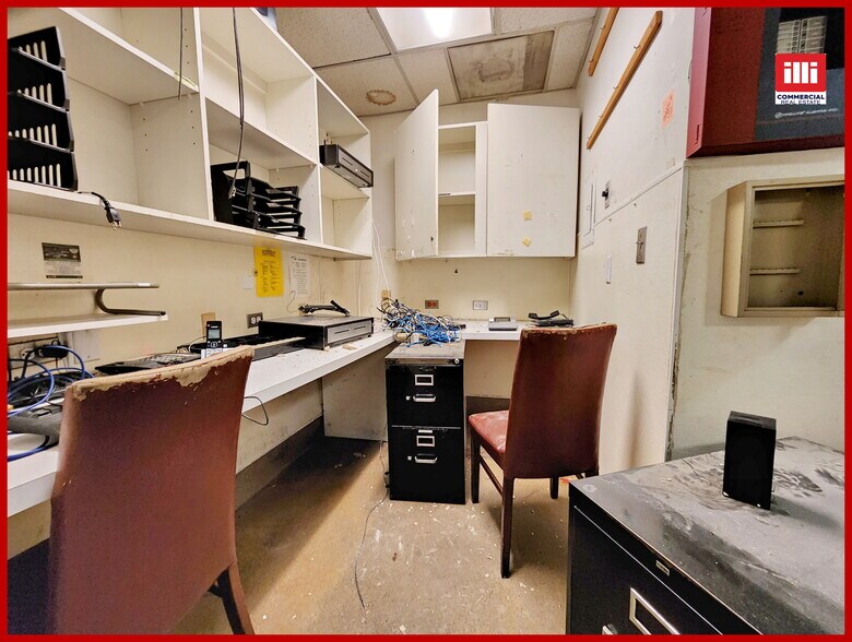 More Photos Of 4419 Van Nuys Blvd, Sherman Oaks Office For Sale