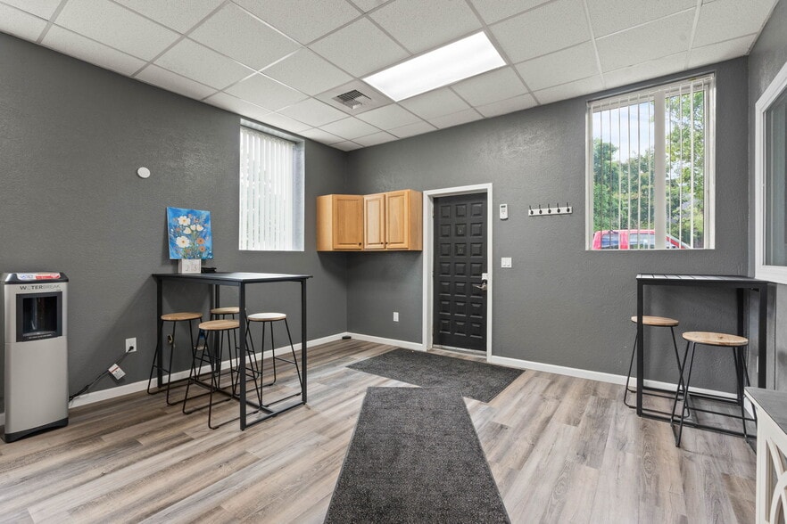 More Photos Of 630 W Shannon Ave, Spokane General Retail For Sale