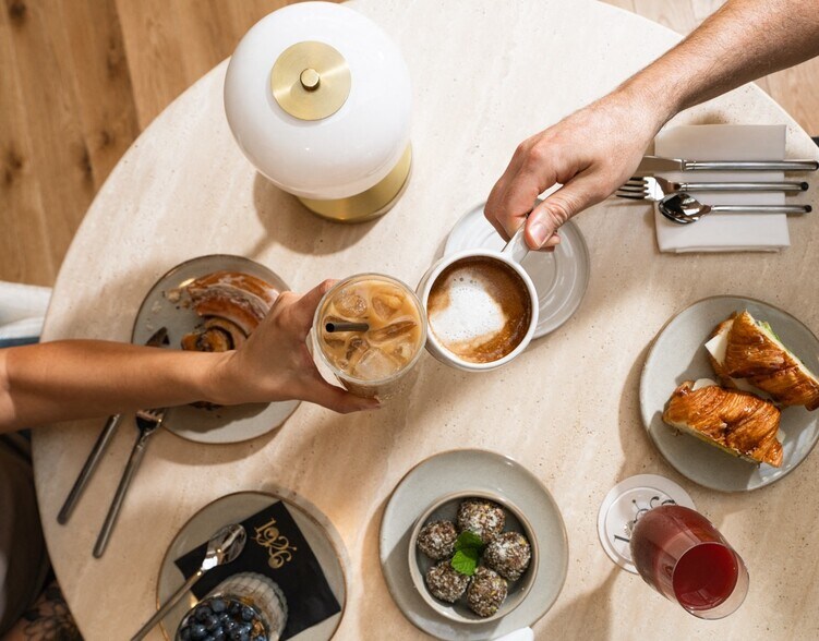 More Photos Of 527-537 State St, Santa Barbara Hotel For Lease