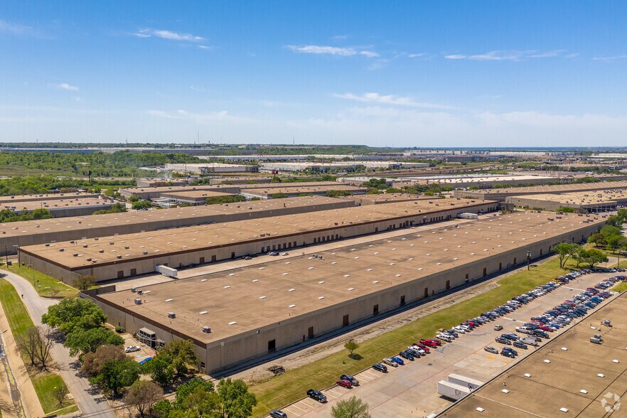 More Photos Of 2170-2180 French Settlement Rd, Dallas Distribution For Lease