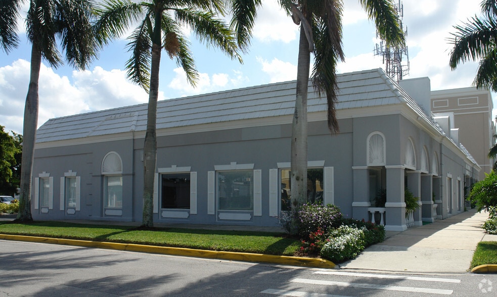 More Photos Of 405-445 8th St S, Naples Bank For Lease