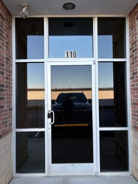 More Photos Of 131 Overhill Dr, Mooresville Warehouse For Lease