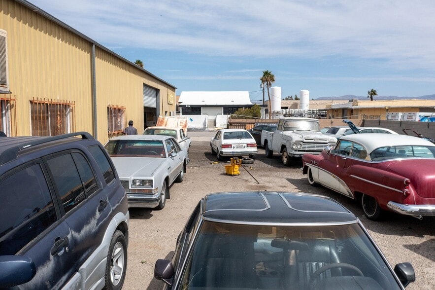 More Photos Of 145 W Oasis Rd, Palm Springs Service For Sale