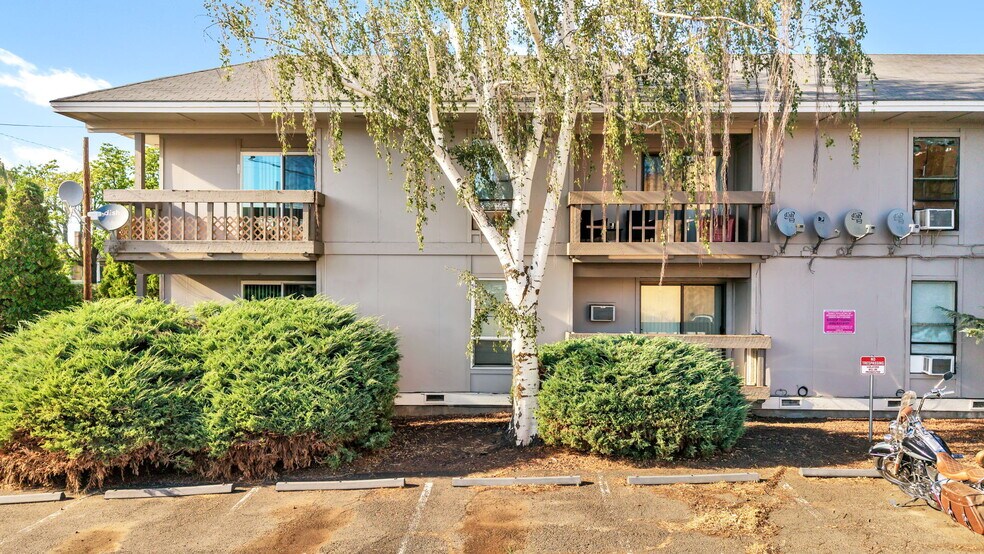 More Photos Of 226 W Broadway St, Goldendale Apartments For Sale