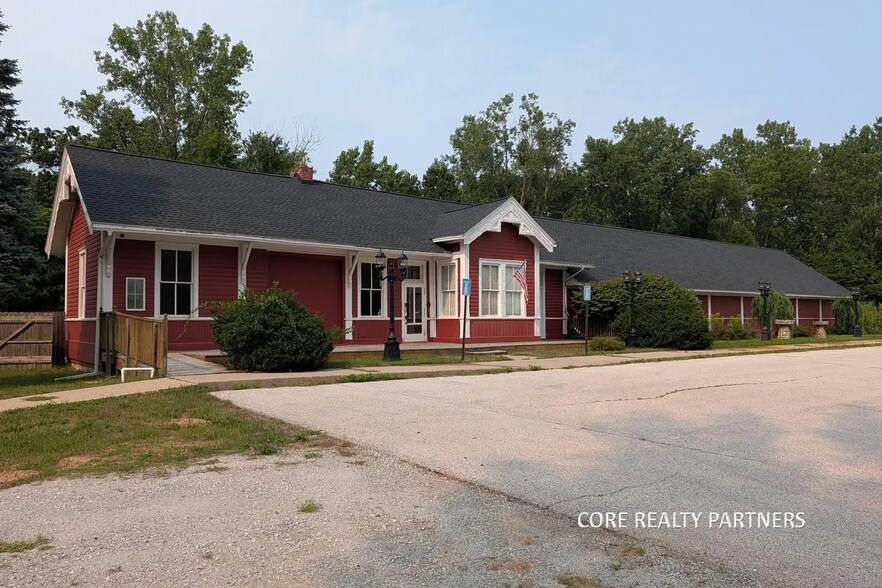 Primary Photo Of 14599 Cleveland St, Spring Lake Freestanding For Sale