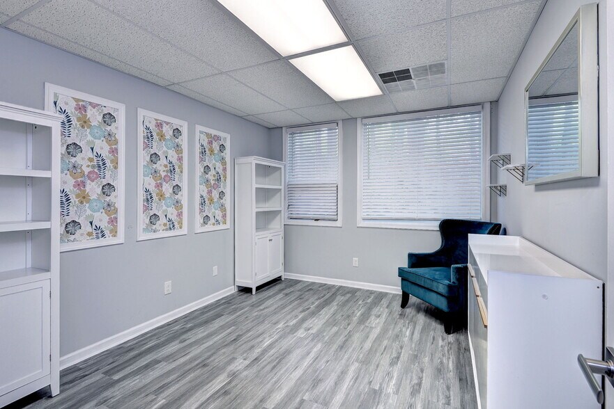 More Photos Of 1313 Jamestown Rd, Williamsburg Office For Sale